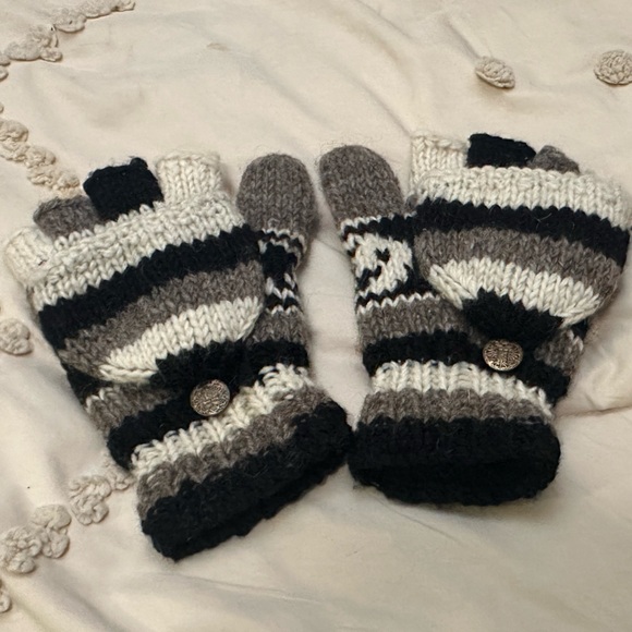 Yin and Yang Knitted Wool Fingerless Gloves Lined Mittens - Picture 5 of 9